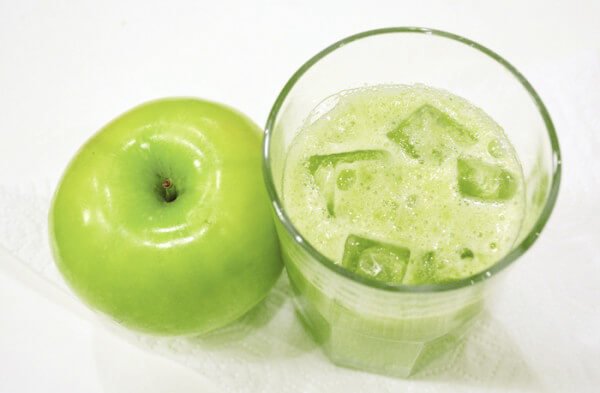 Slow Juicing Recipes: Green Juice + Carrot Juice